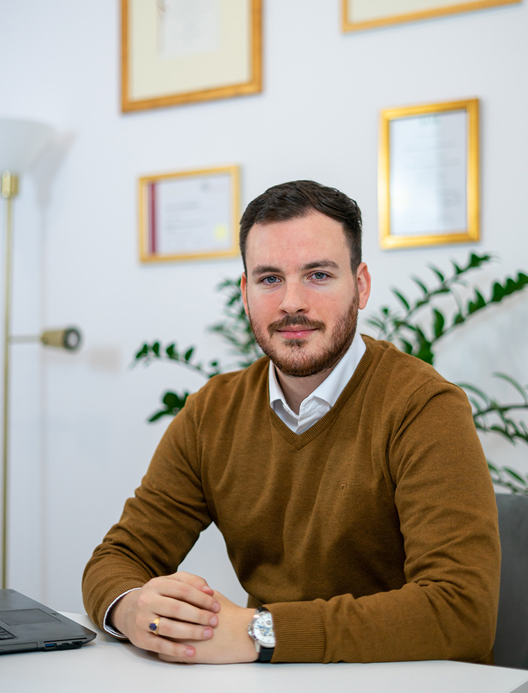 DARIUS NEGRUTZI